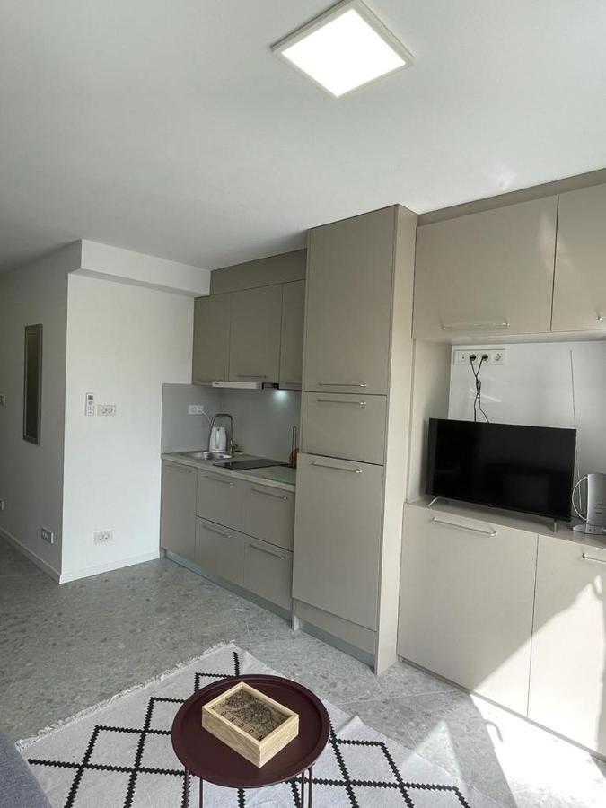 Modern Apartment *